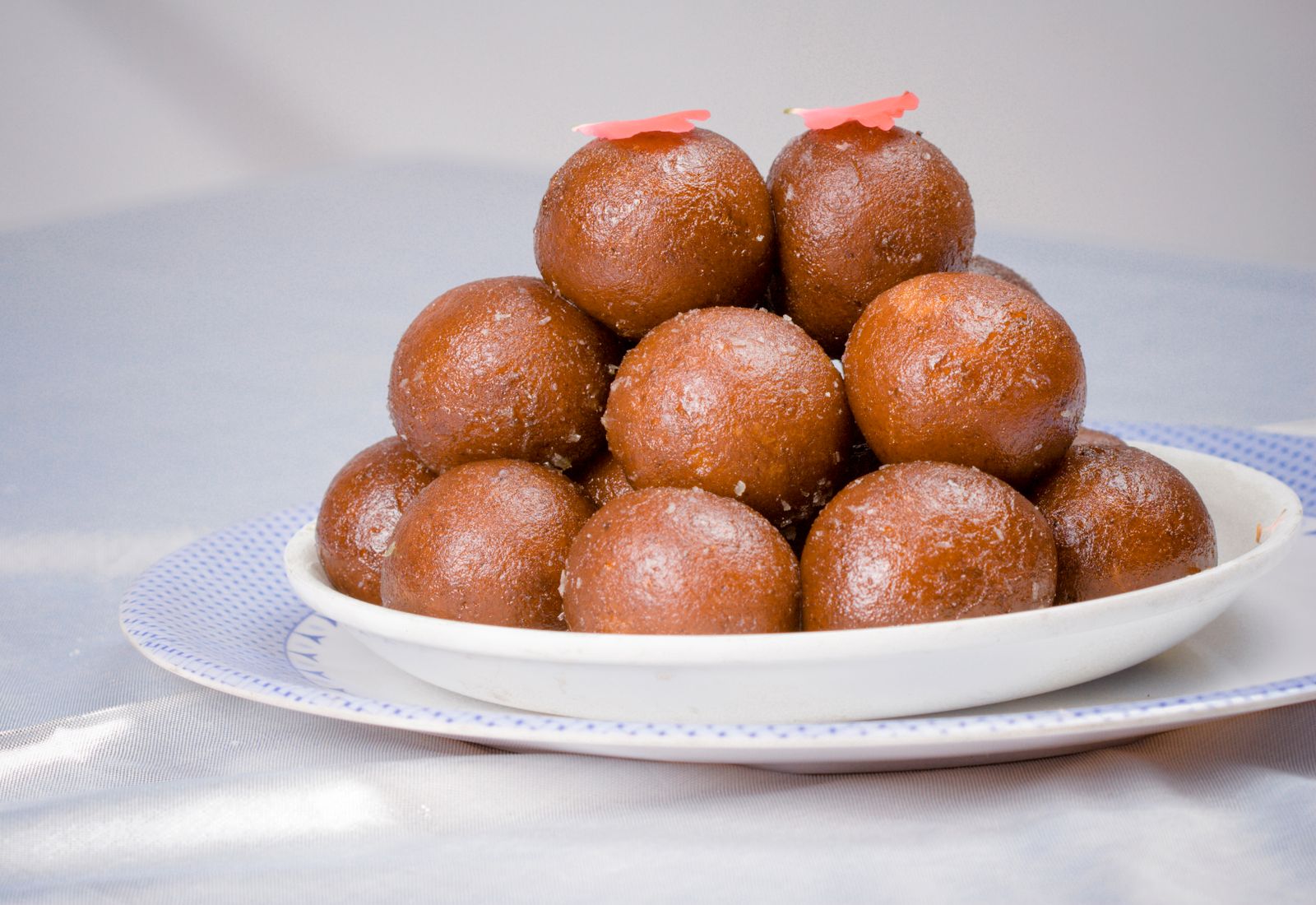 Gulab jamun dessert